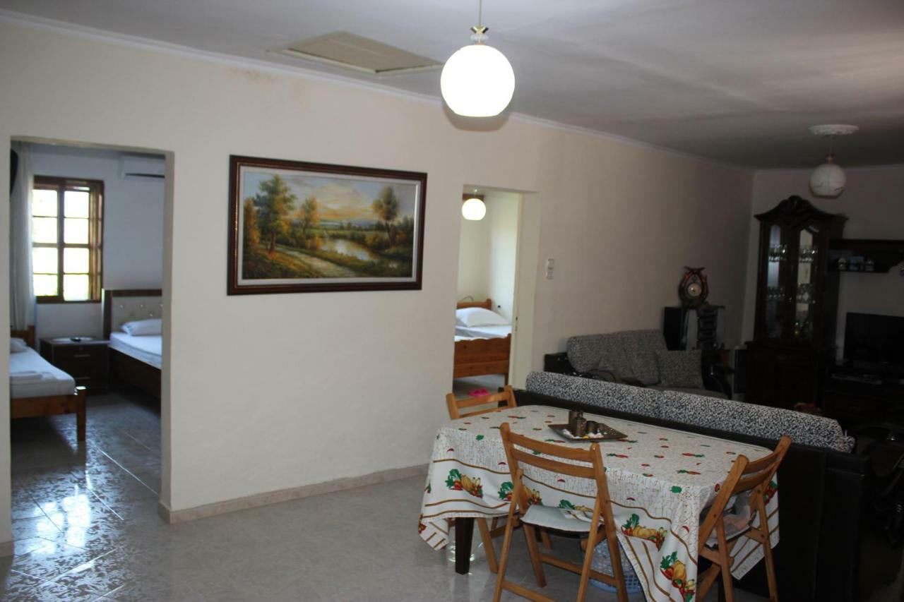 Guest House Toli Inside Berat Castle Exterior photo