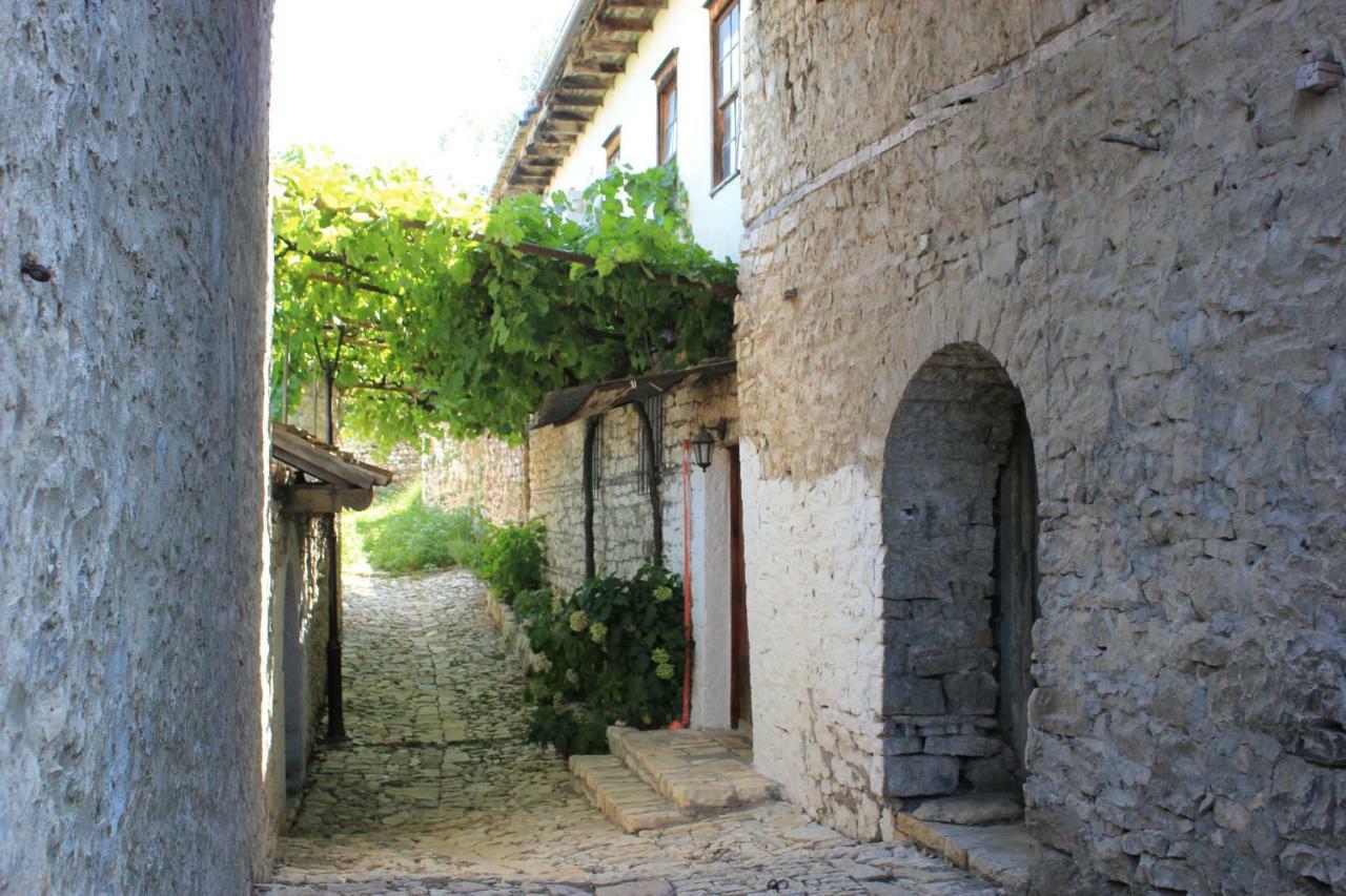 Guest House Toli Inside Berat Castle Exterior photo